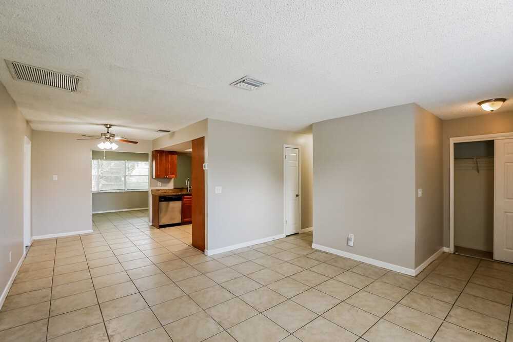 613 Se Starfish Ave - Photo 3 of 16