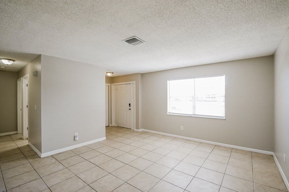 613 Se Starfish Ave - Photo 4 of 16