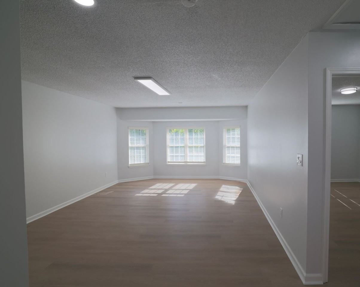 4 bed/4 bath Off - Photo 6 of 31