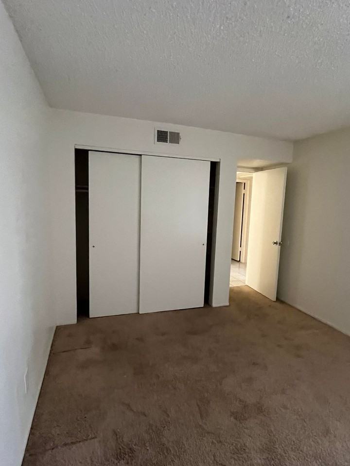 El Diablo Apartments - Photo 2 of 19