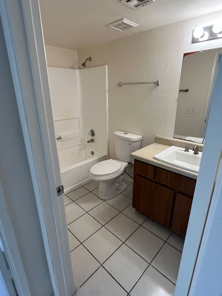 El Diablo Apartments - Photo 6 of 19