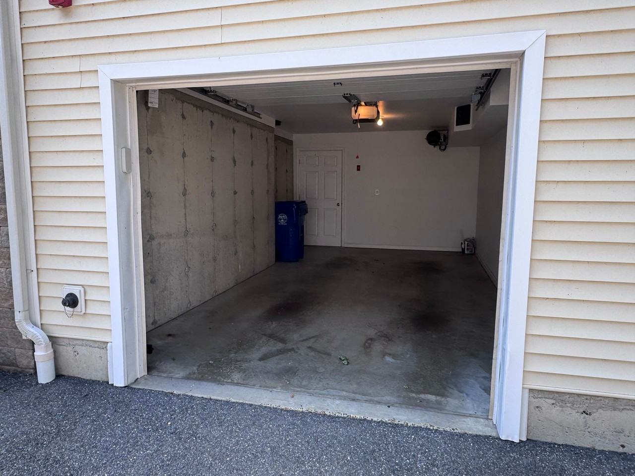 Summerview Square - Photo 2 of 23