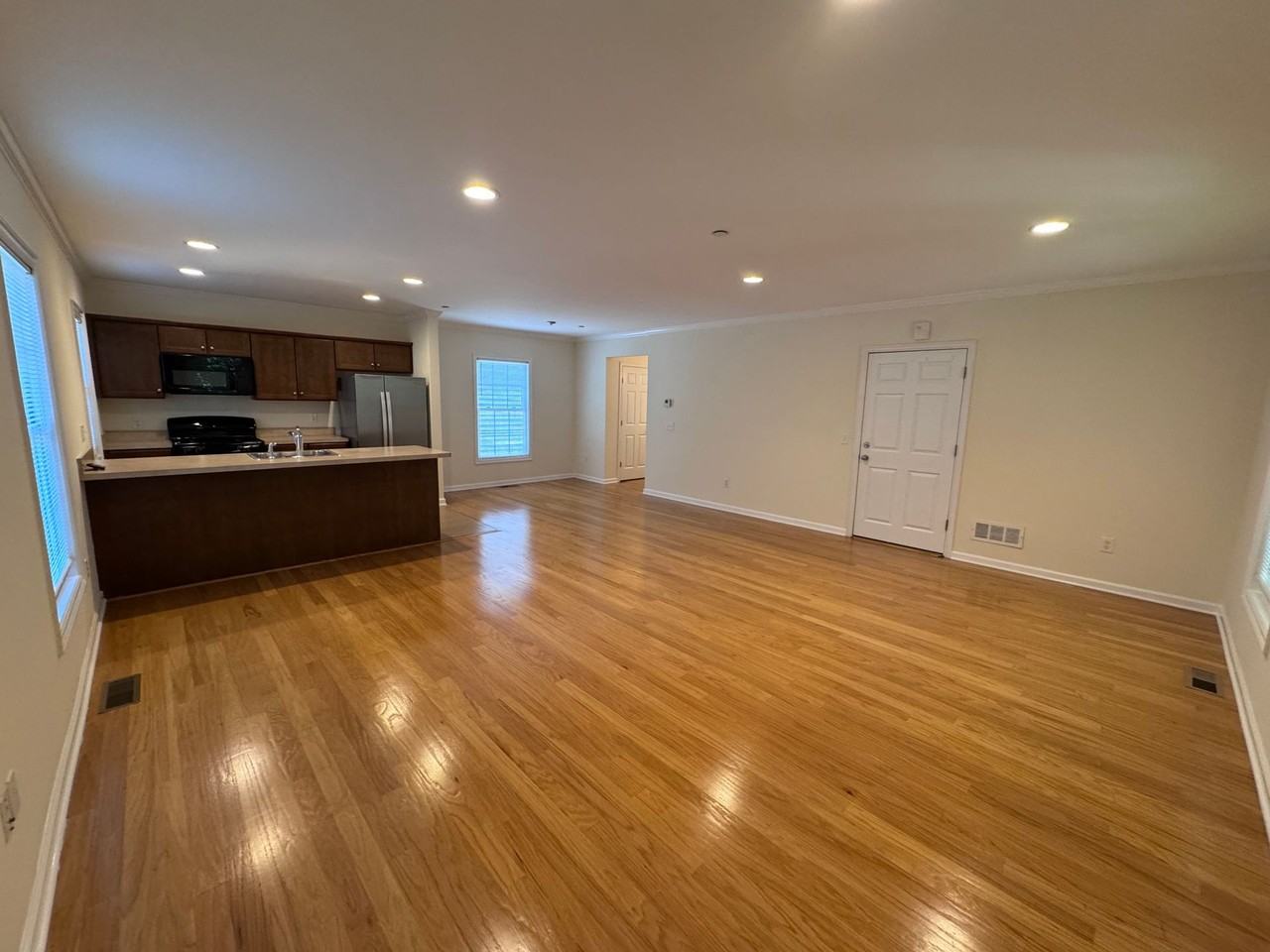 Summerview Square - Photo 4 of 23