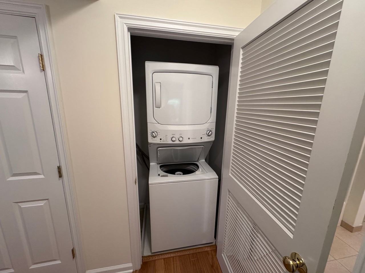 Summerview Square - Photo 7 of 23