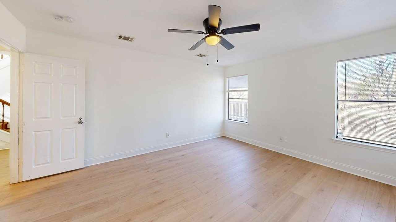 Sleek Austin retreat with designer finishes and a sunlit backyard - Photo 7 of 14