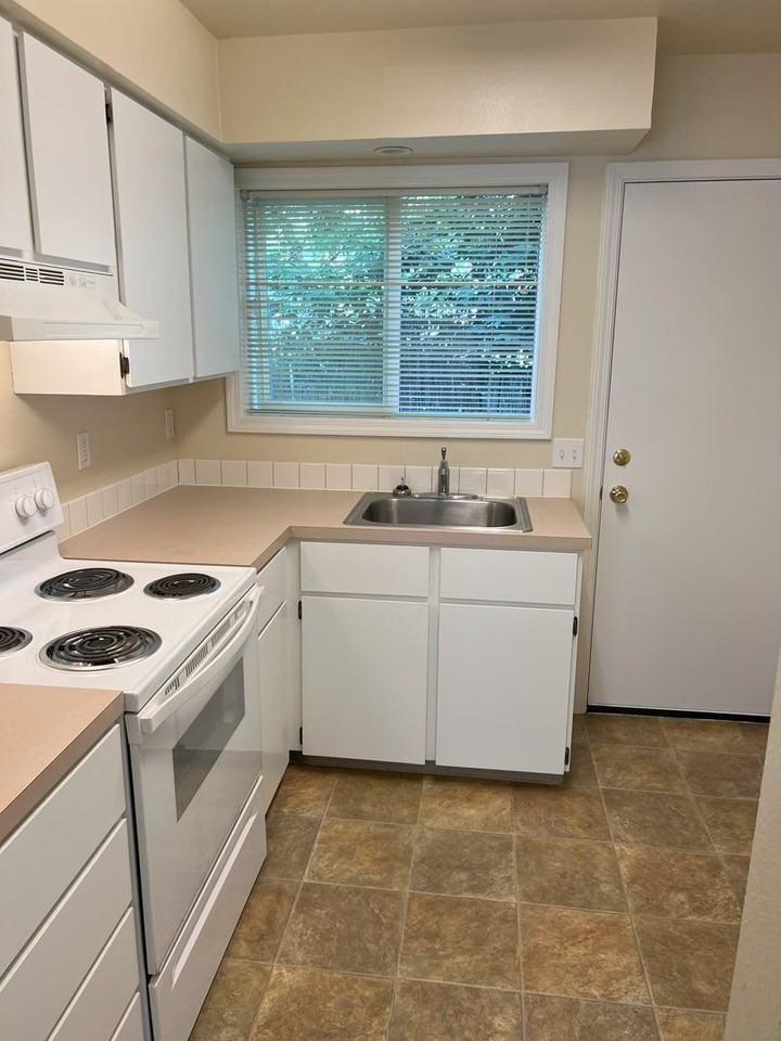 104-Oak Tree Terrace, LLC - Photo 5 of 29