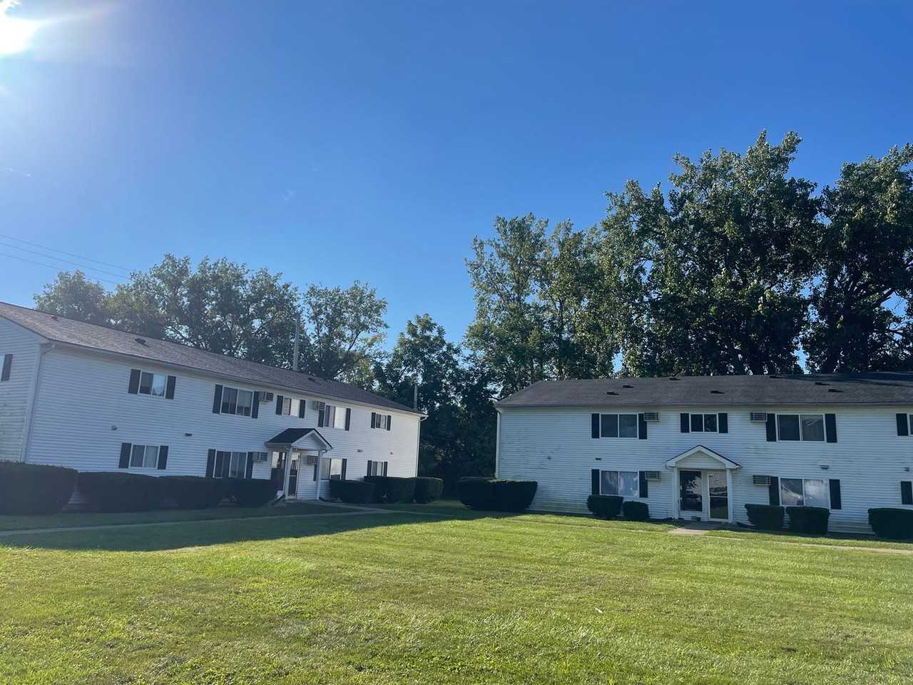 Erie Shores Apartments - Photo 2 of 24