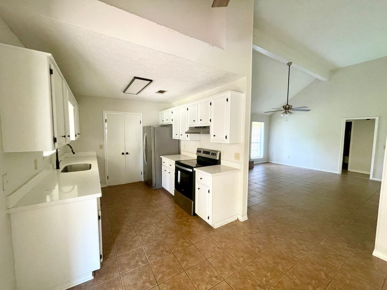 526 Olympic Dr - Photo 2 of 12