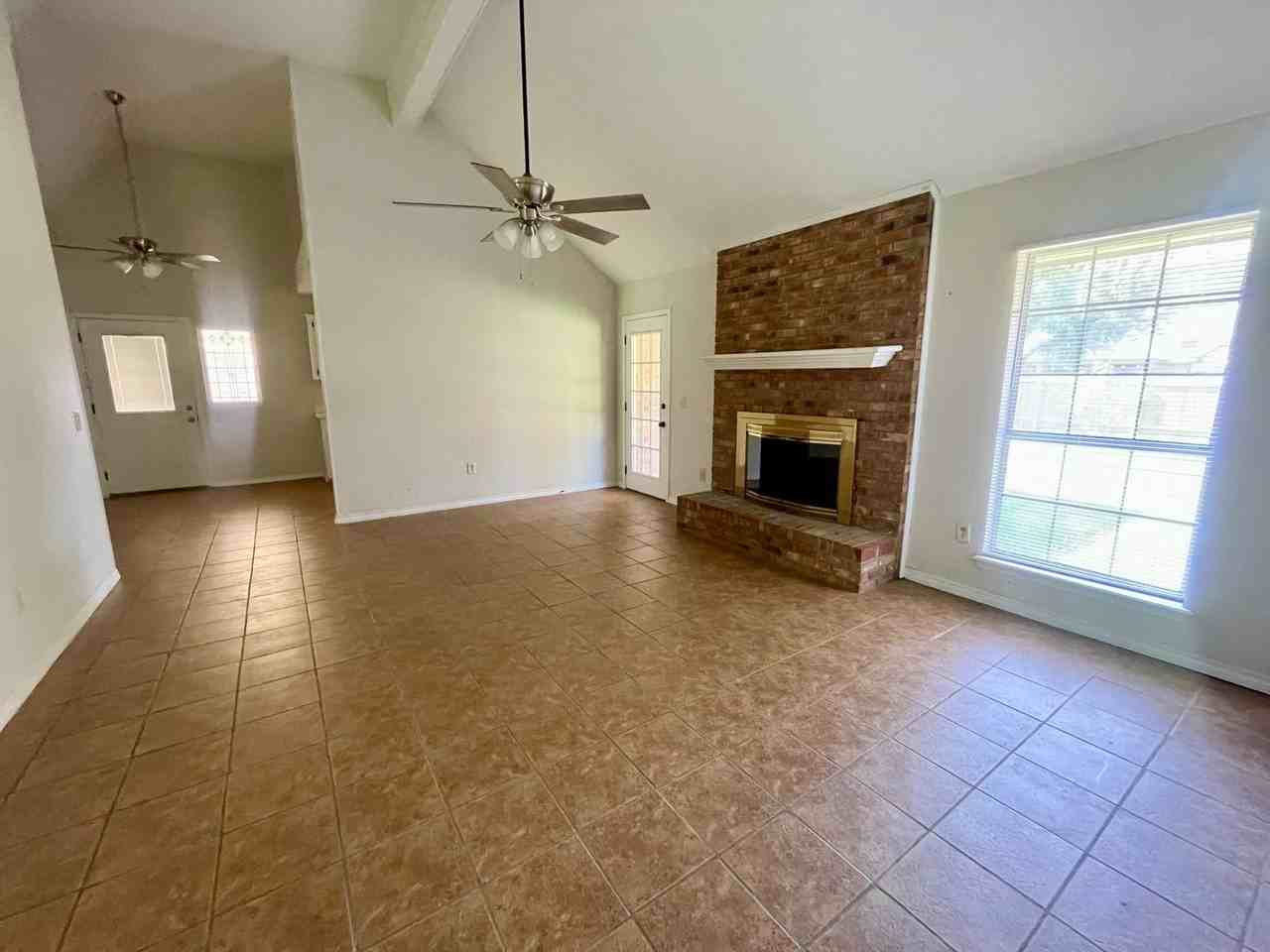 526 Olympic Dr - Photo 6 of 12