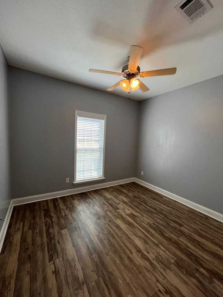 4141 Barrington Dr - Photo 3 of 15