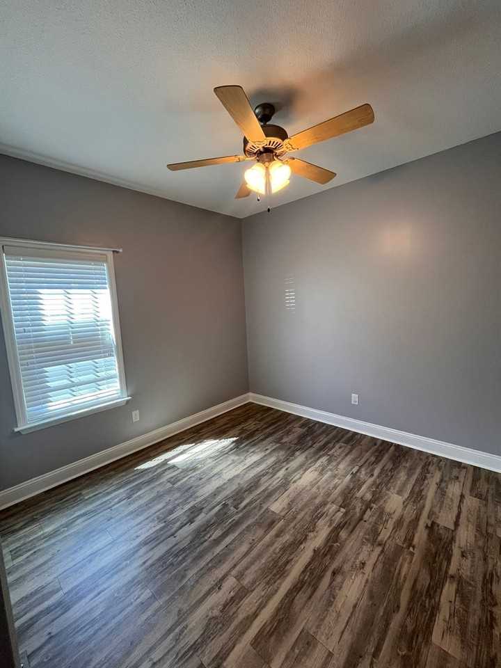 4141 Barrington Dr - Photo 6 of 15