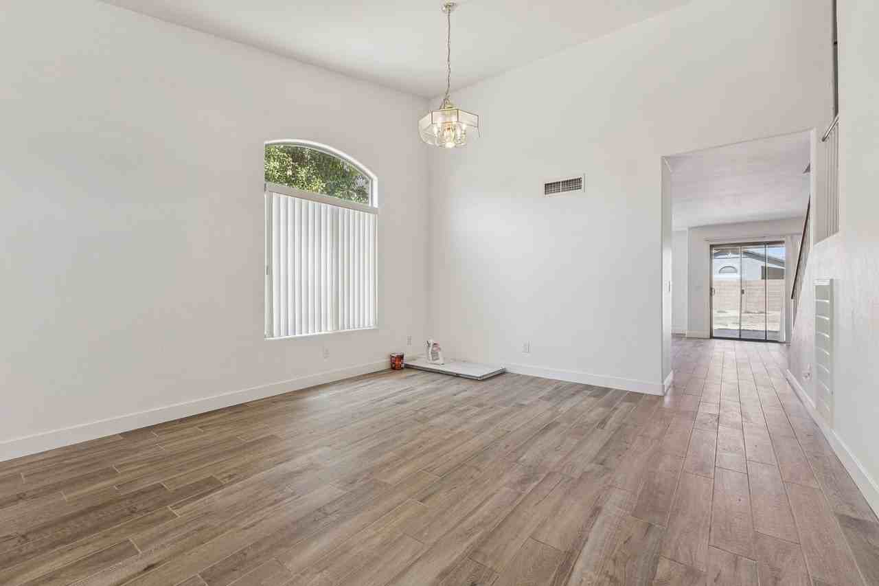 106 W Holstein Trl - Photo 4 of 30