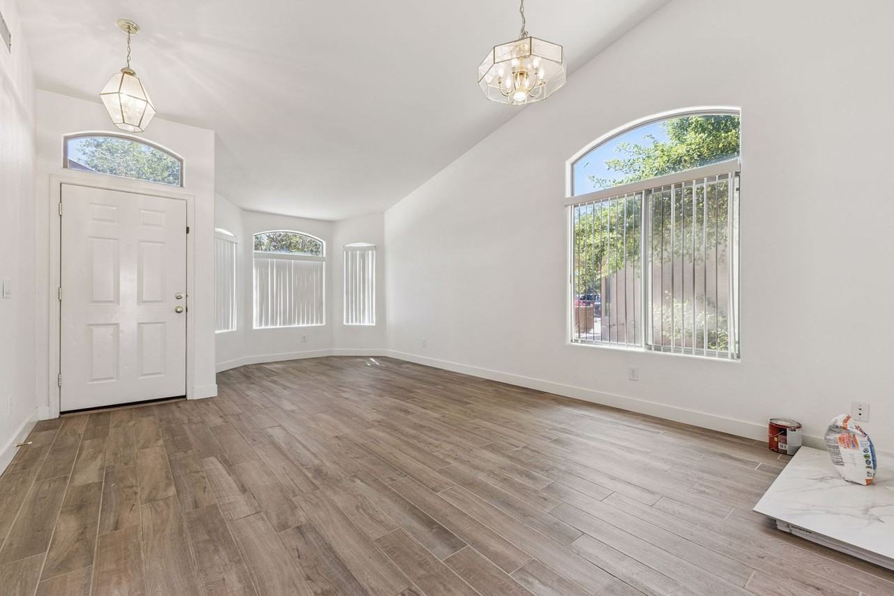 106 W Holstein Trl - Photo 5 of 30