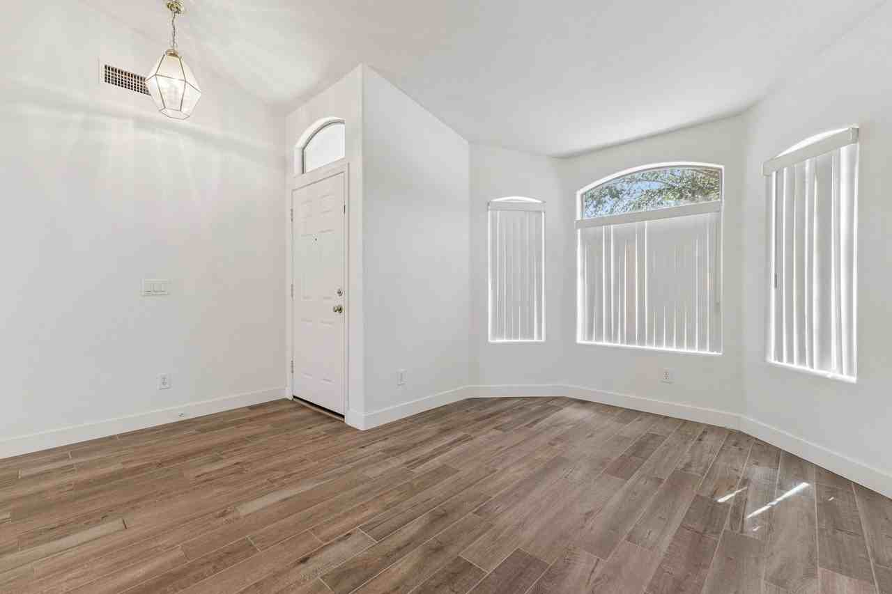 106 W Holstein Trl - Photo 6 of 30