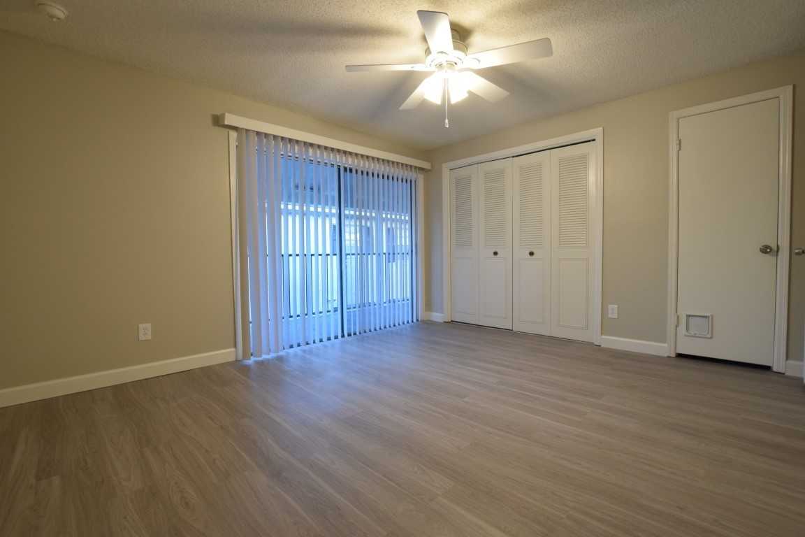 The Carl - Photo 4 of 16