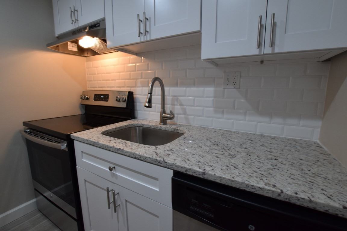 The Carl - Photo 5 of 16