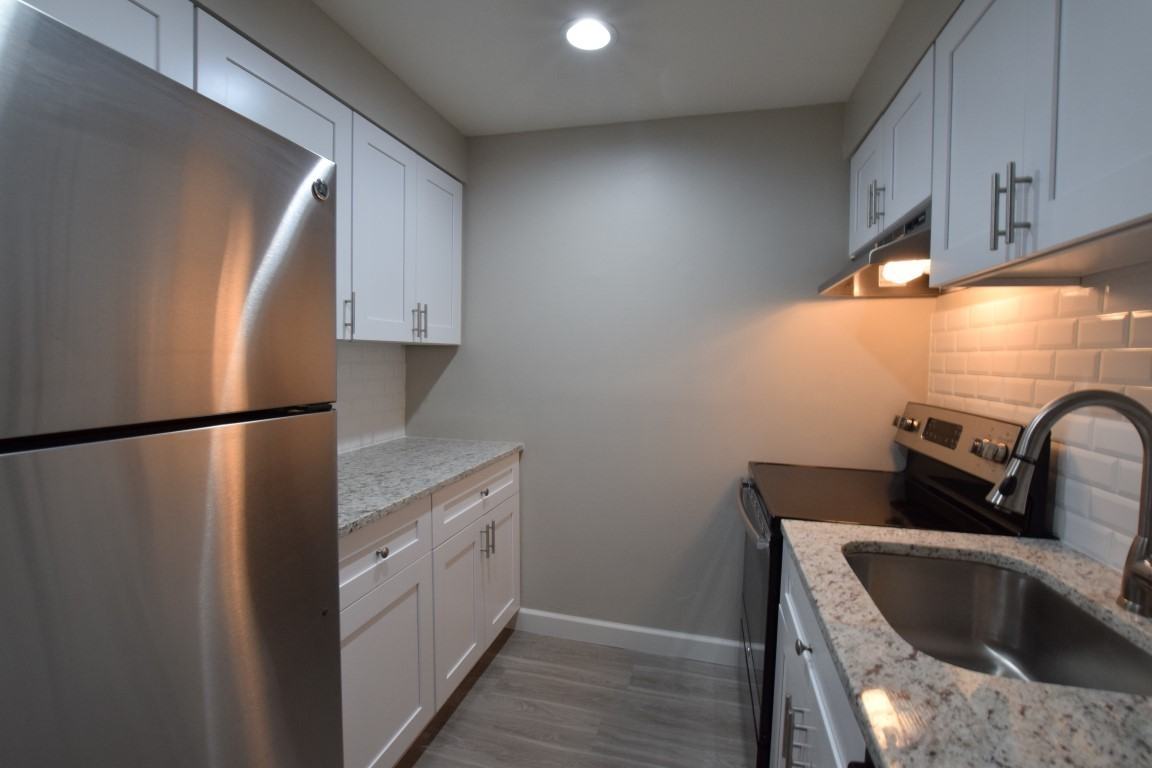 The Carl - Photo 6 of 16