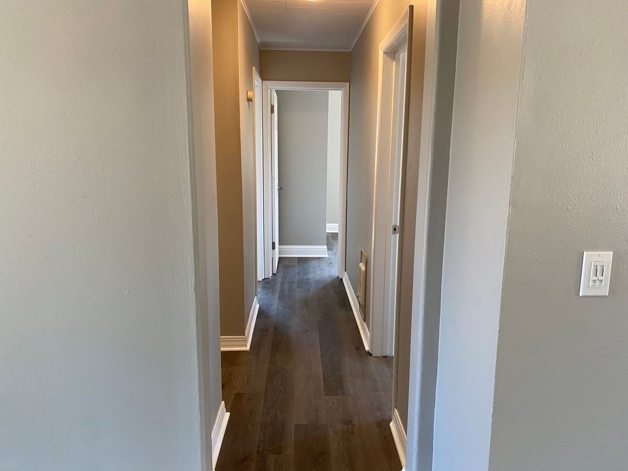 1272 Nw Markuson Dr - Photo 2 of 39