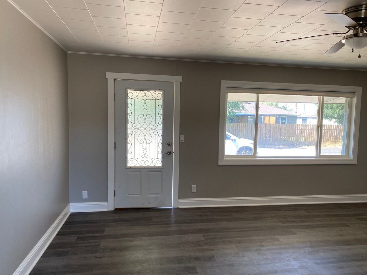 1272 Nw Markuson Dr - Photo 3 of 39