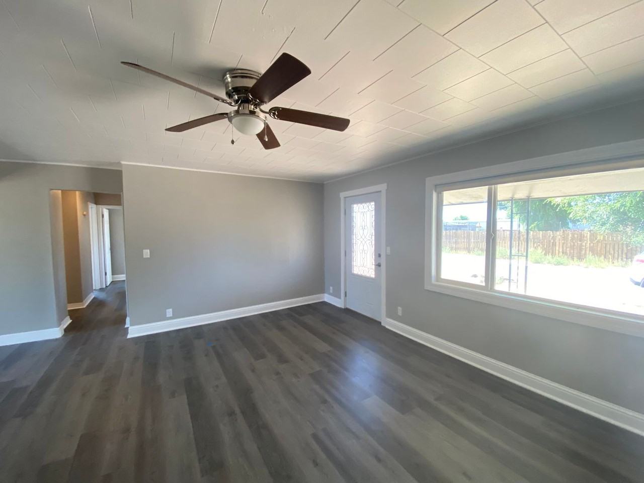 1272 Nw Markuson Dr - Photo 2 of 31