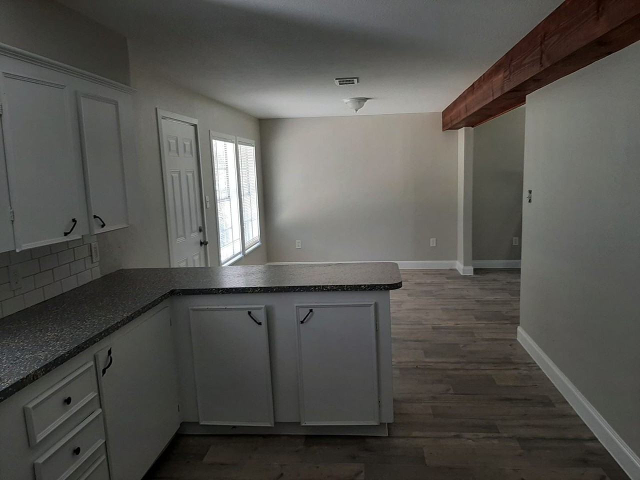 425 Cornell Rd - Photo 3 of 10