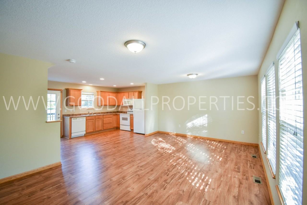 4316 153rd St - Photo 5 of 19