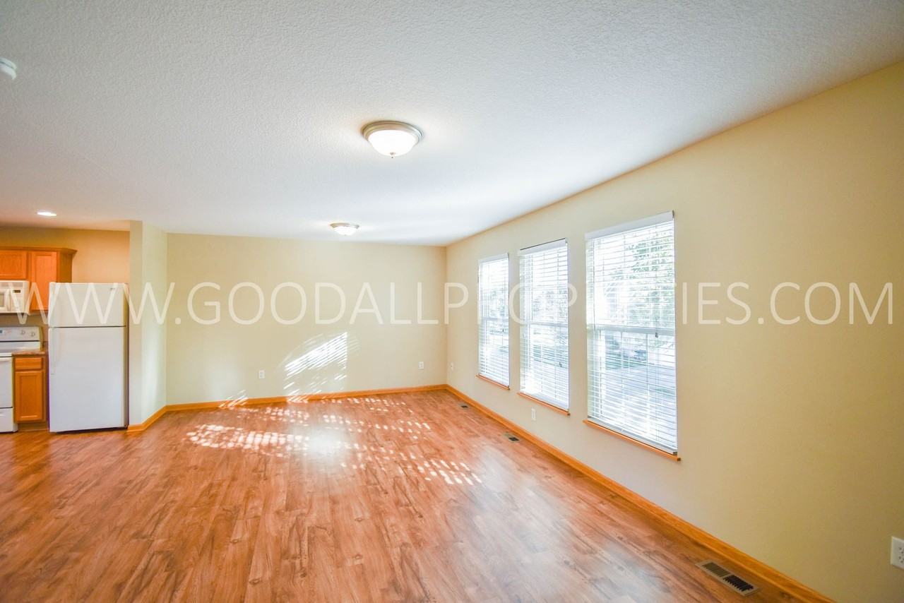 4316 153rd St - Photo 4 of 19