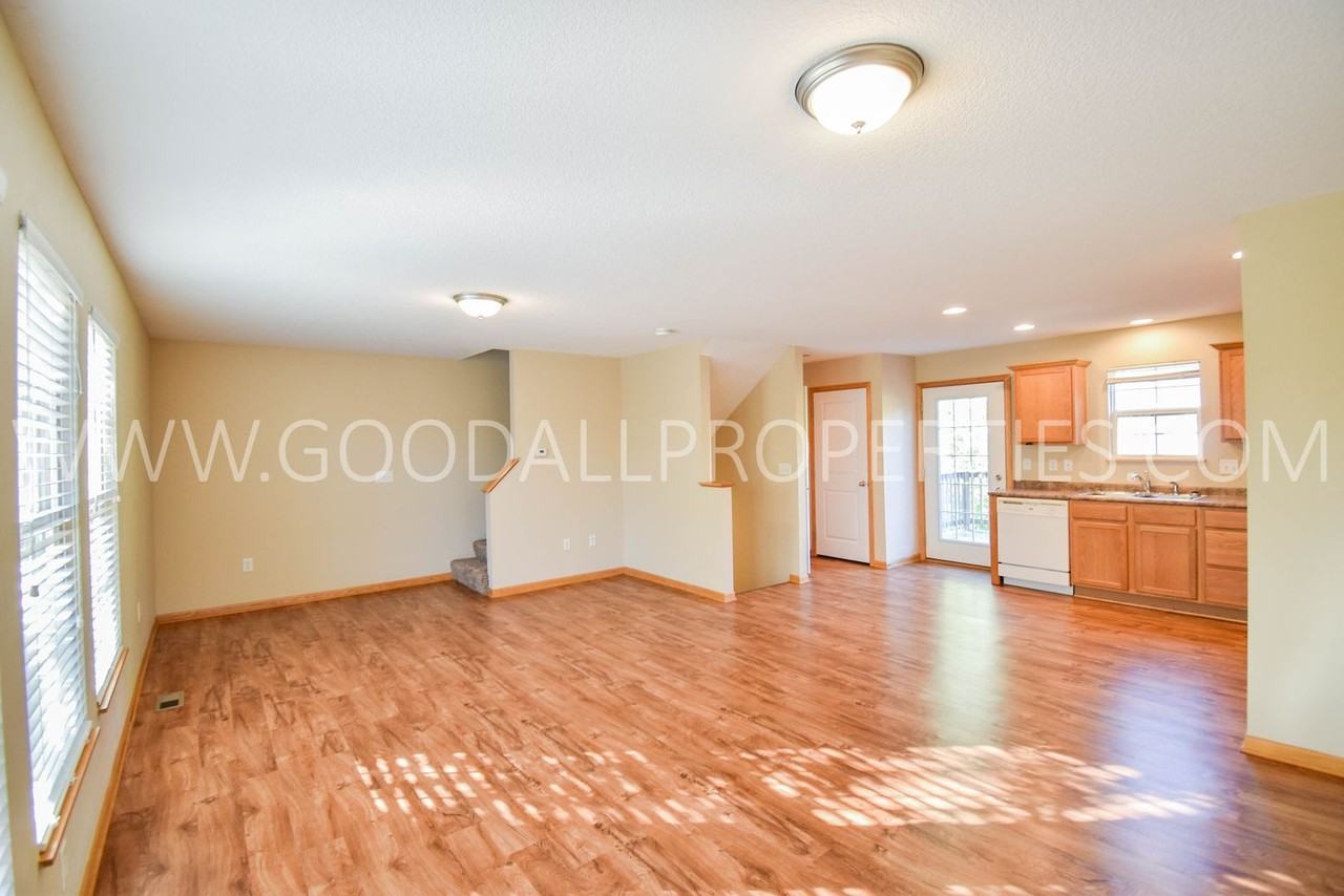 4316 153rd St - Photo 6 of 19