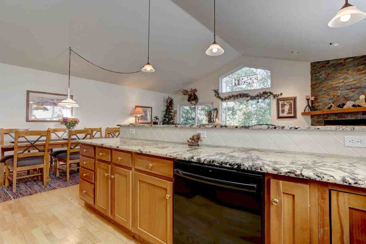 192 Burgundy Cir - Photo 3 of 15