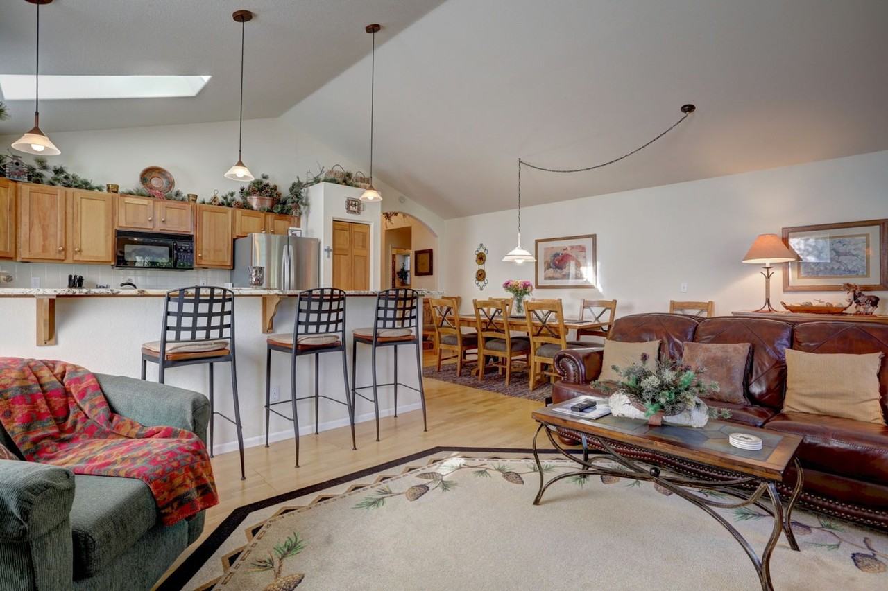 192 Burgundy Cir - Photo 4 of 15