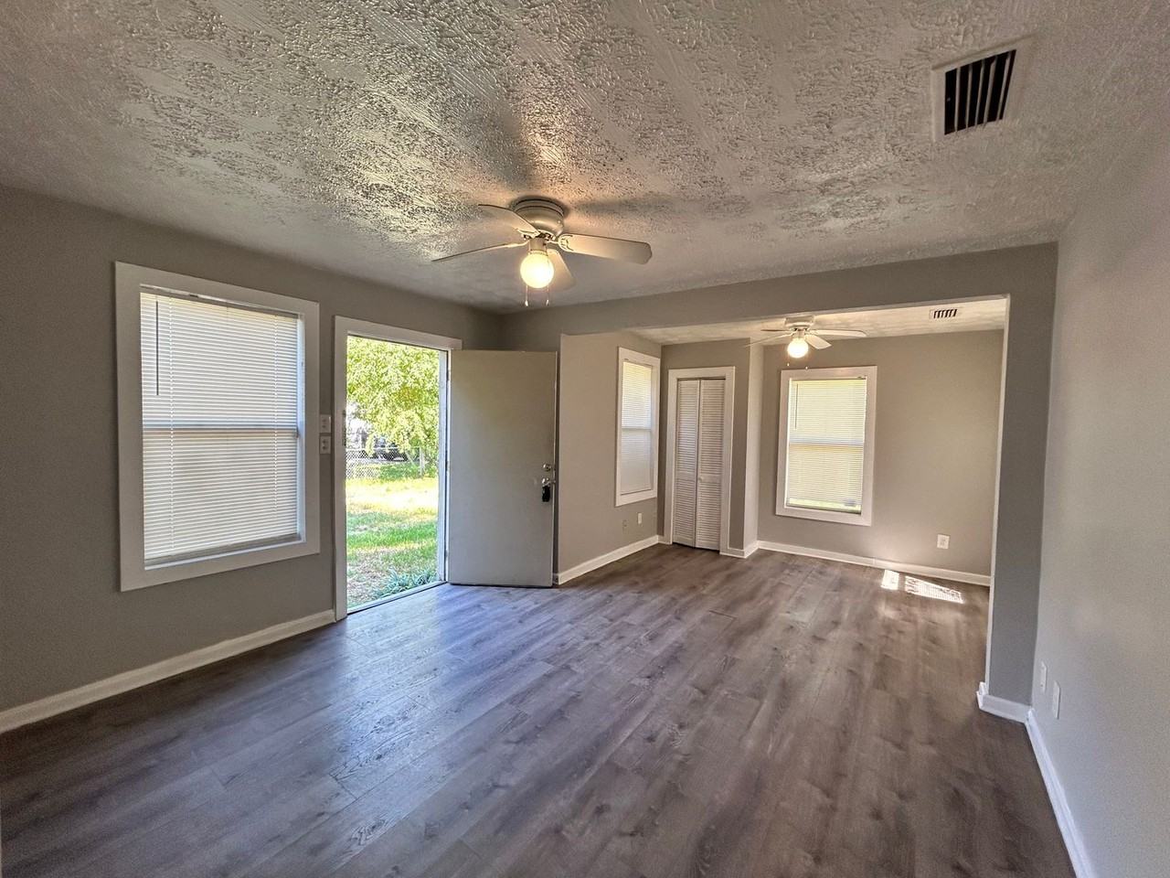 3516 Phyllis St - Photo 2 of 8