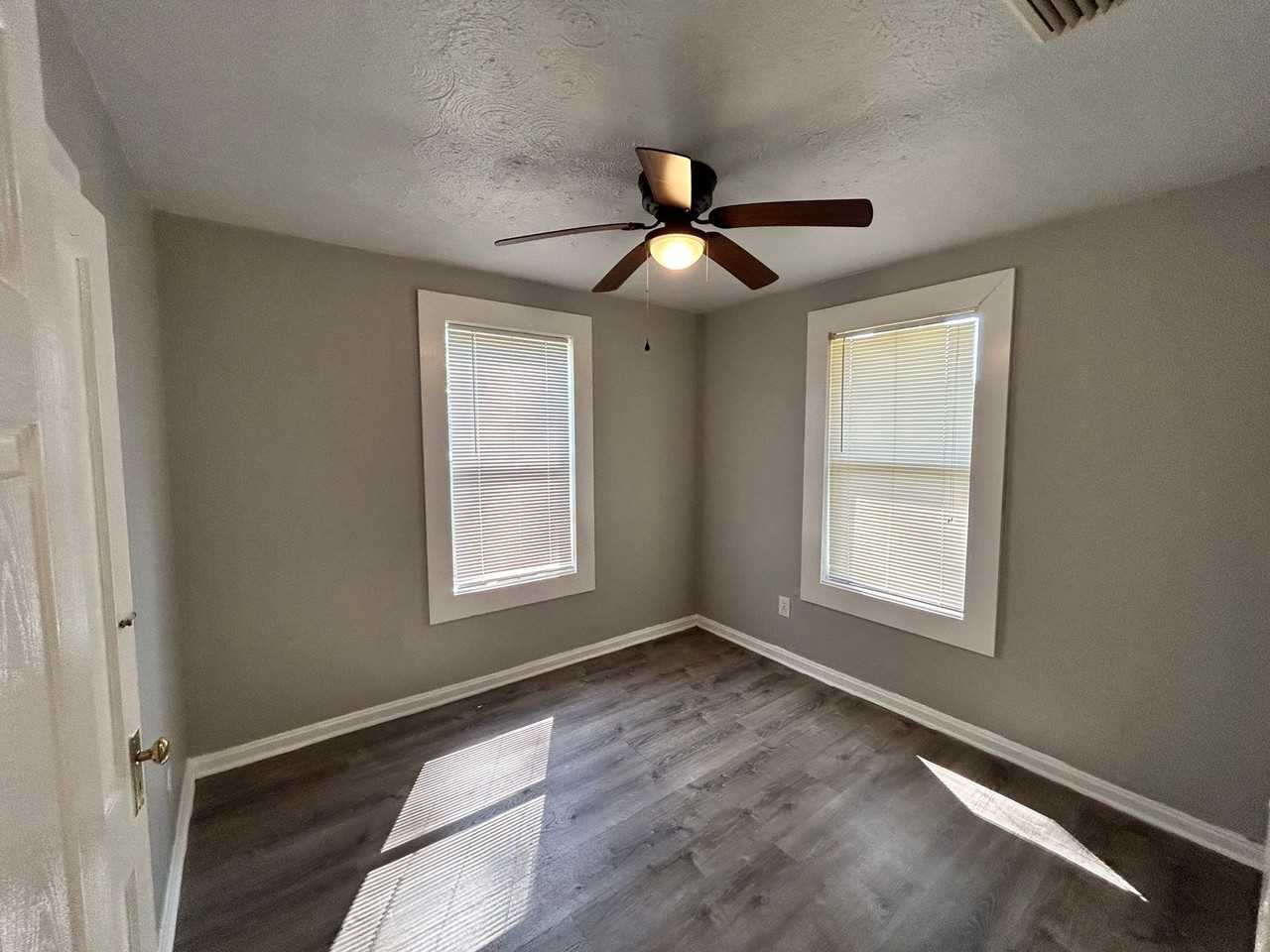 3516 Phyllis St - Photo 5 of 8