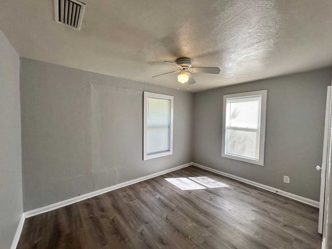 3516 Phyllis St - Photo 6 of 8