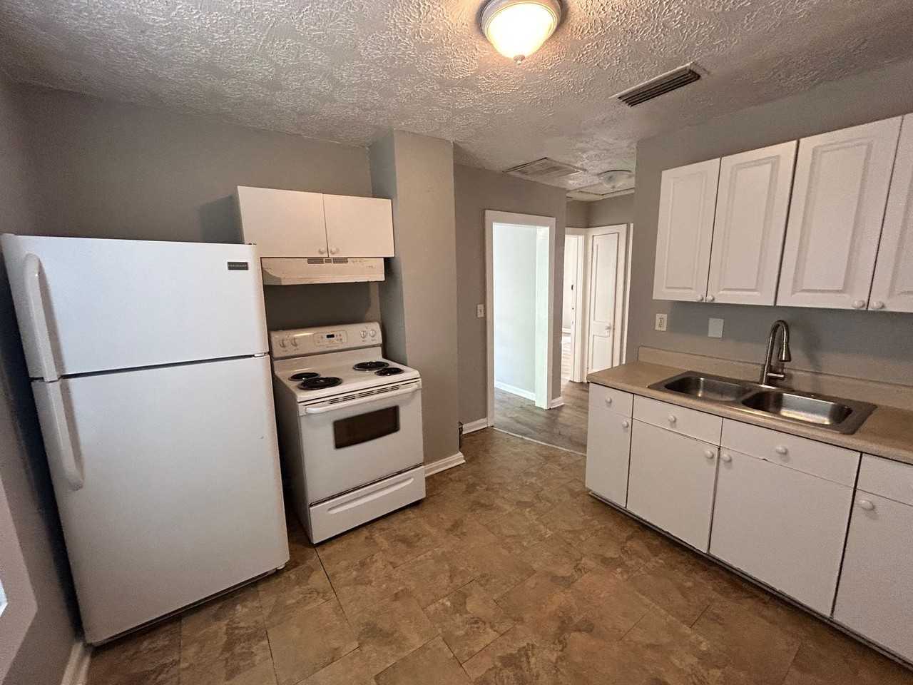 3516 Phyllis St - Photo 7 of 8