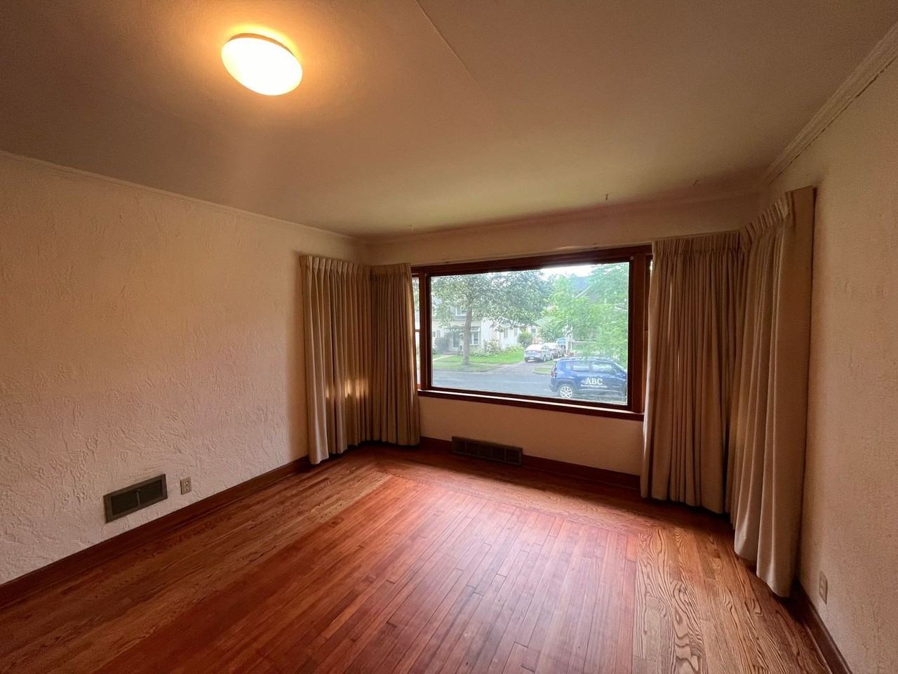 1011 Steuben St - Photo 3 of 20