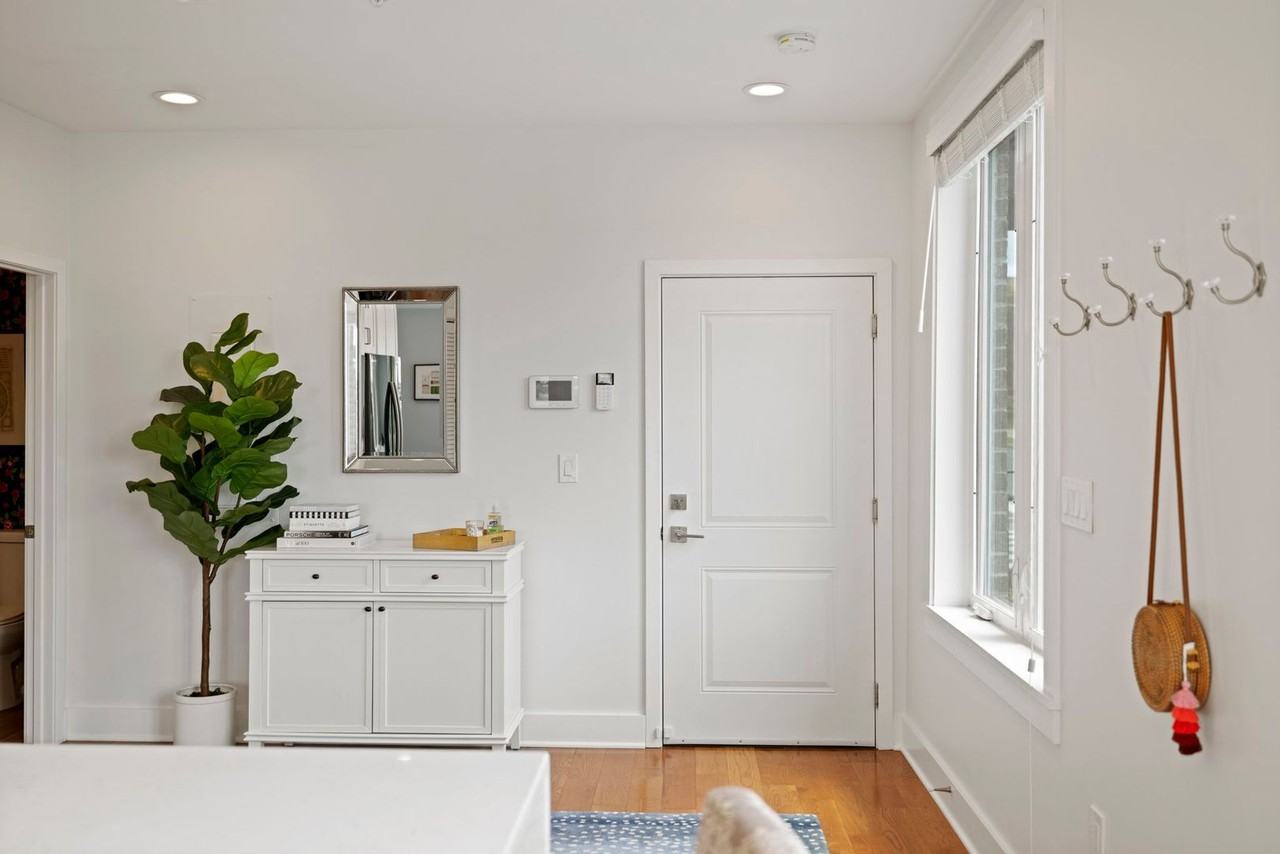 800 21st Street Northeast - Photo 5 of 35