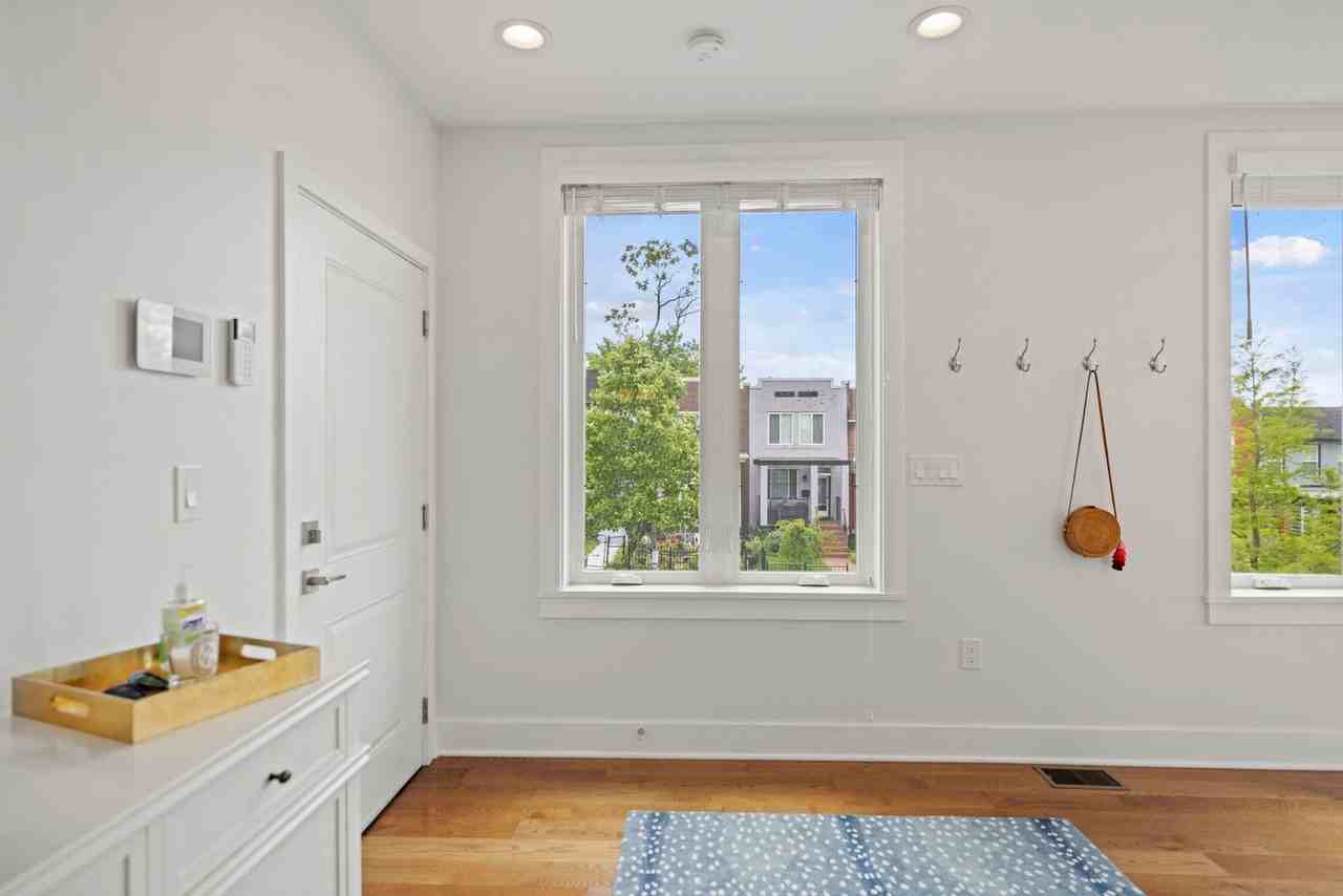 800 21st Street Northeast - Photo 6 of 35