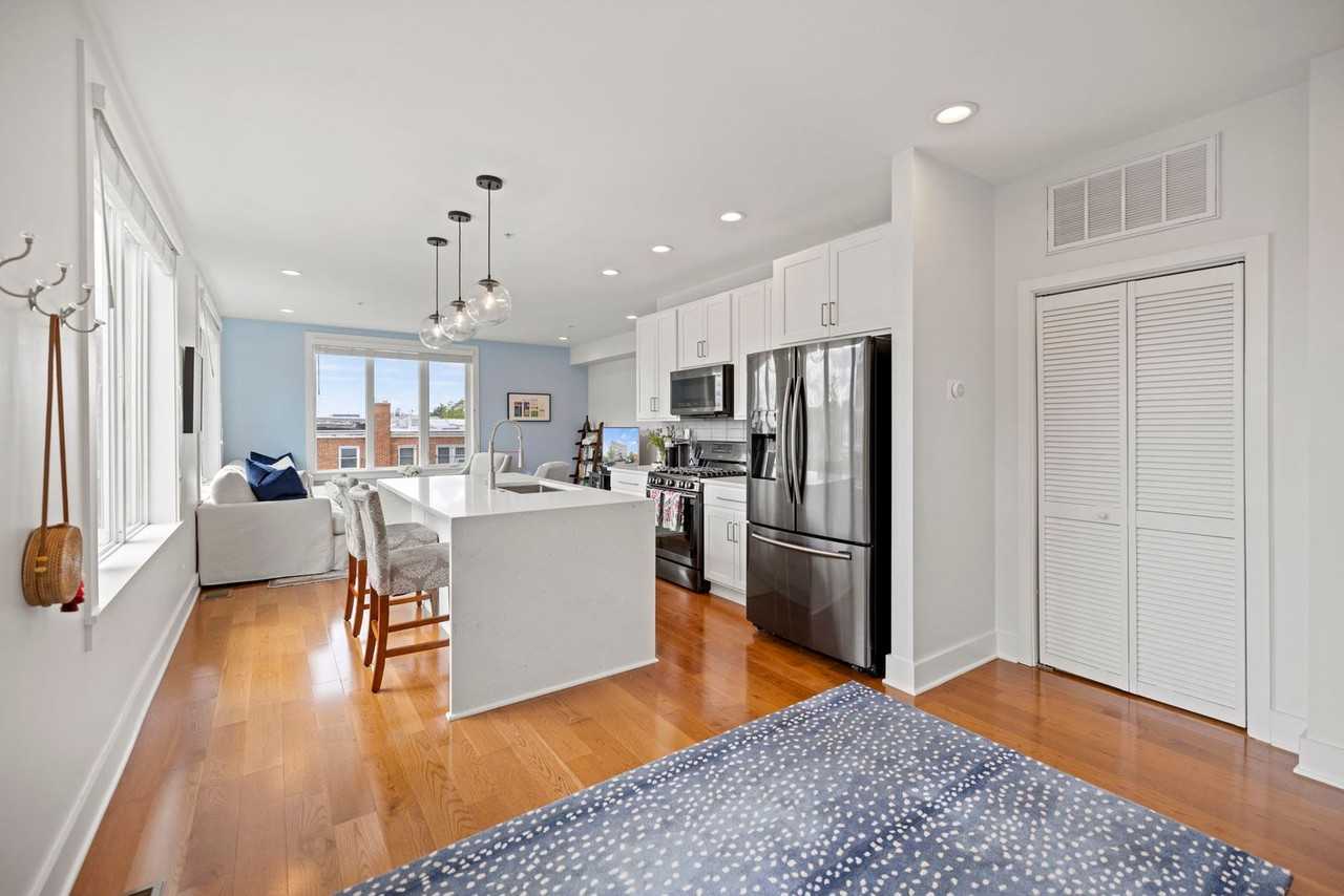 800 21st Street Northeast - Photo 3 of 35