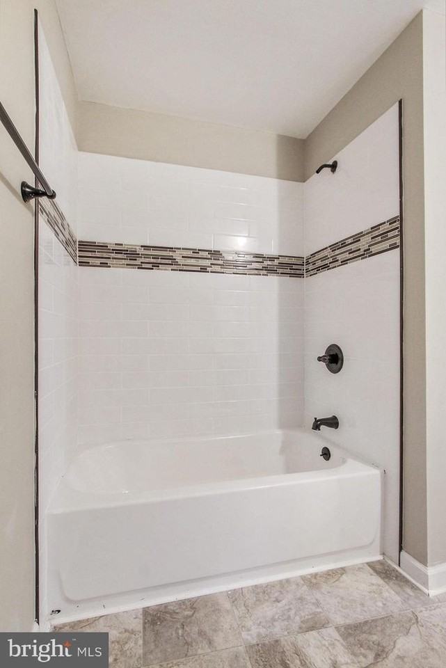 1144 3rd St - Photo 3 of 20