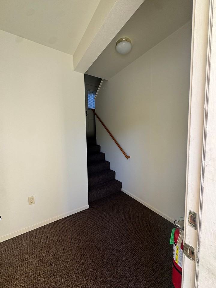 225 S Church St - Photo 4 of 15