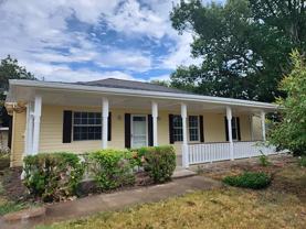 105 Hillcrest Ln - Photo 1 of 1