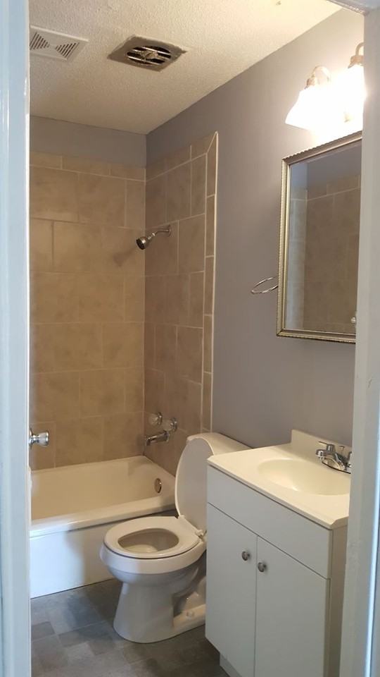 1390 Grand St - Photo 5 of 24