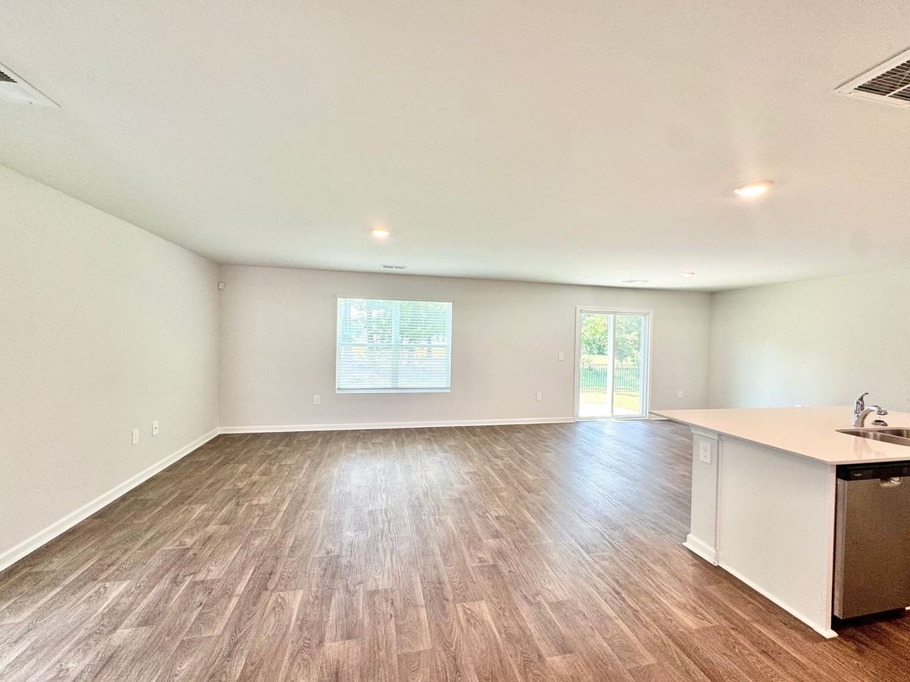 106 Windcrest Dr - Photo 4 of 23