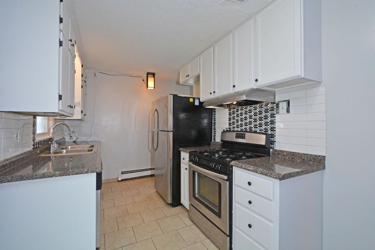 5031 Drew Ave N - Photo 6 of 26