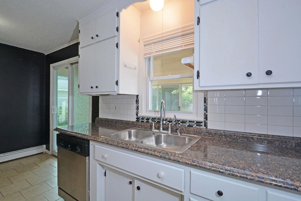 5031 Drew Ave N - Photo 7 of 26