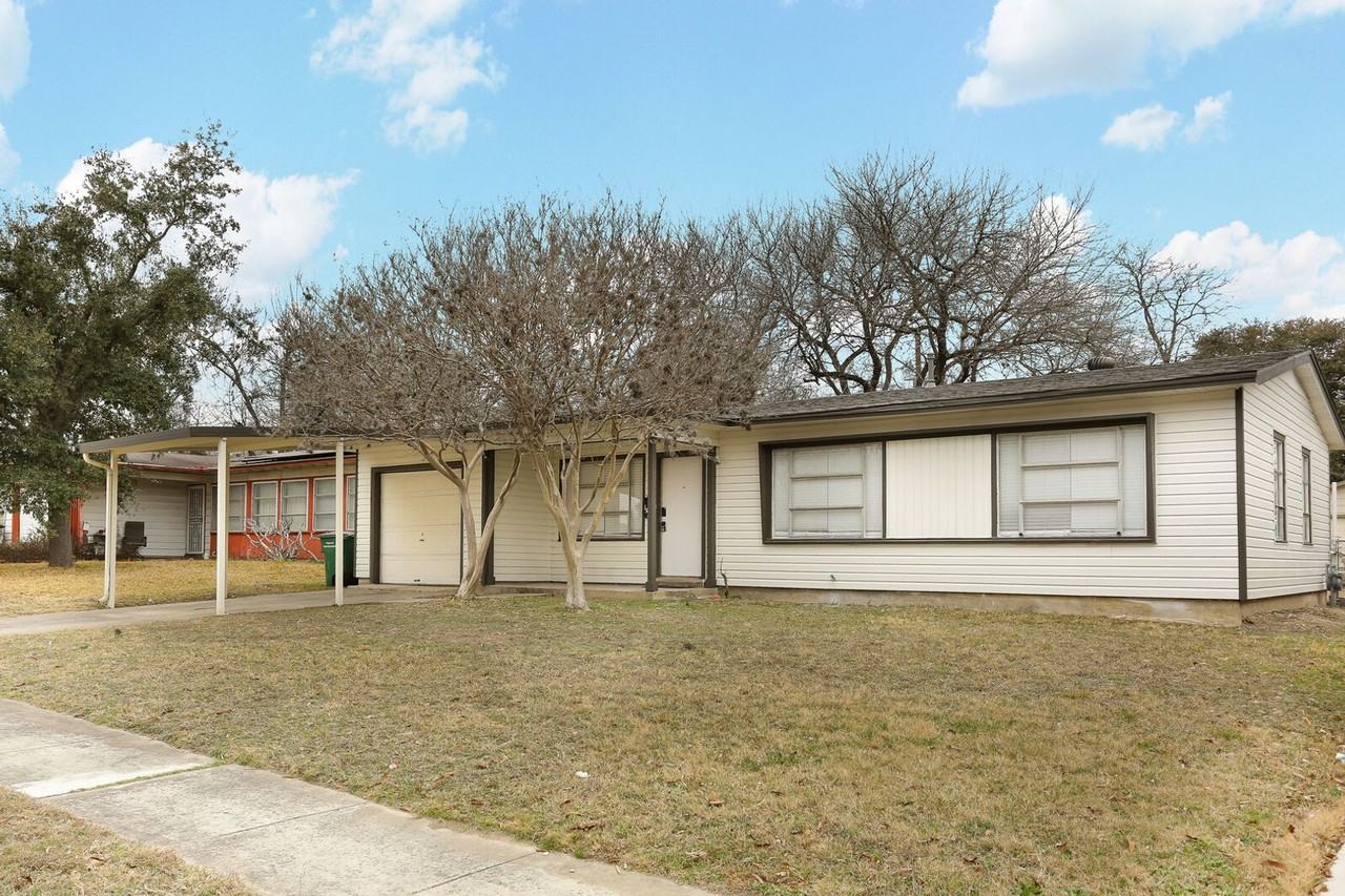 151 Pilgrim Dr - Photo 3 of 26