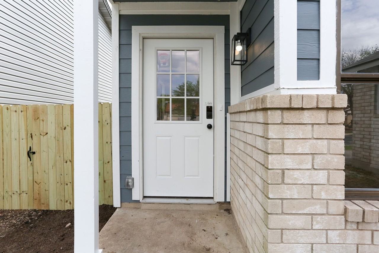 6870 Flaming Ridge Dr - Photo 5 of 33