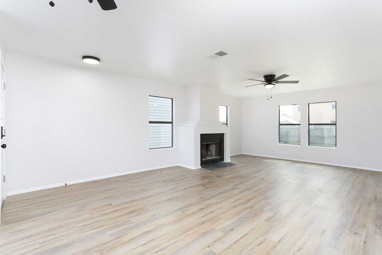 6870 Flaming Ridge Dr - Photo 6 of 33