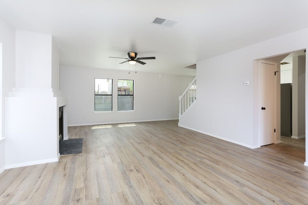 6870 Flaming Ridge Dr - Photo 7 of 33