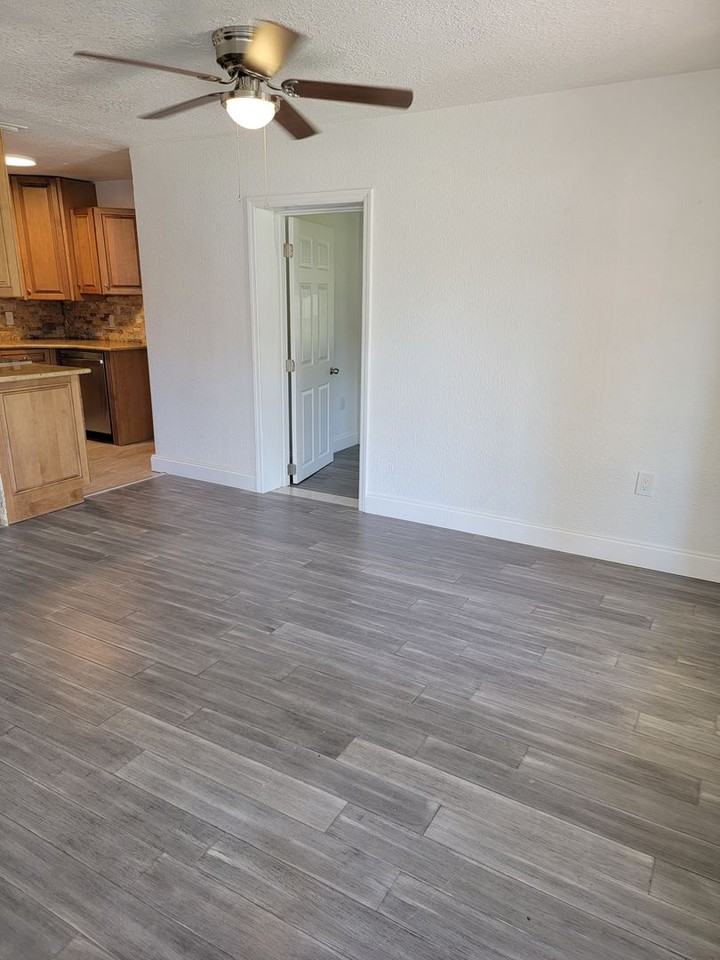 23 Beverly Hills Blvd - Photo 4 of 15